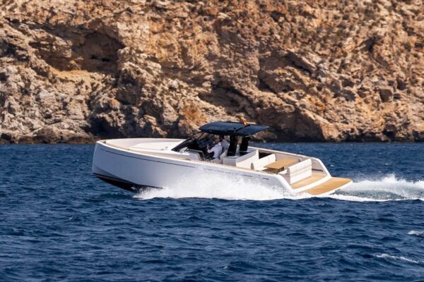 Luxury Boats for rent in